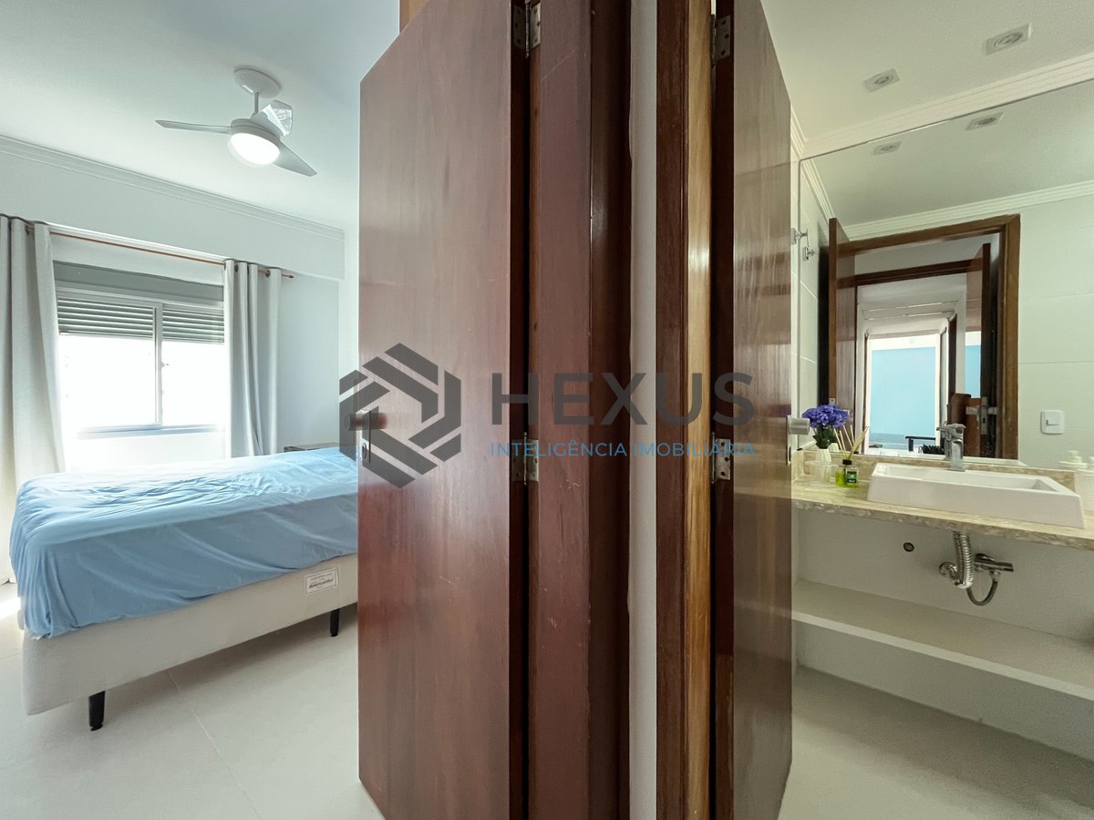 Foto 18 de Apartamento com varanda vista mar e lazer na Praia das Pitangueiras, Guaruja