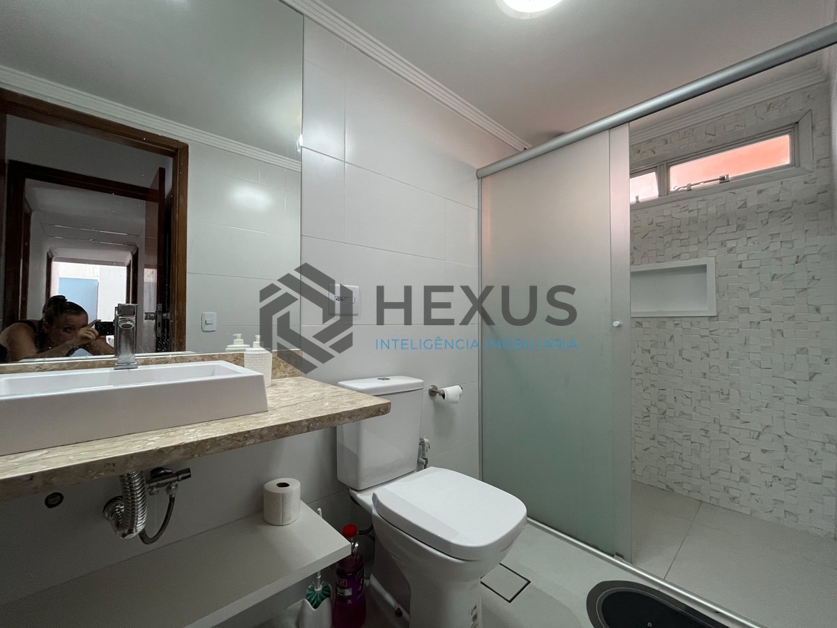 Foto 23 de Apartamento com varanda vista mar e lazer na Praia das Pitangueiras, Guaruja