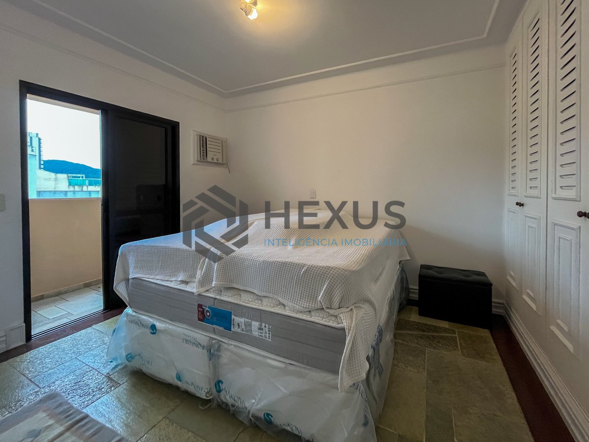 Foto 11 de Apartamento com varanda e lazer na Praia da Enseada, Guaruja