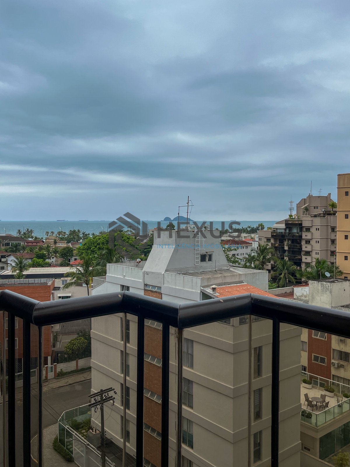Foto 22 de Apartamento com varanda e lazer na Praia da Enseada, Guaruja