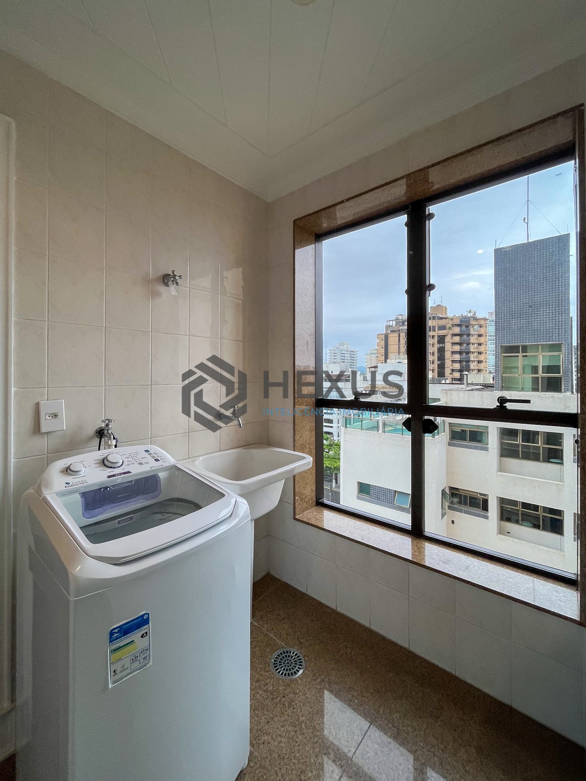 Foto 27 de Apartamento com varanda e lazer na Praia da Enseada, Guaruja