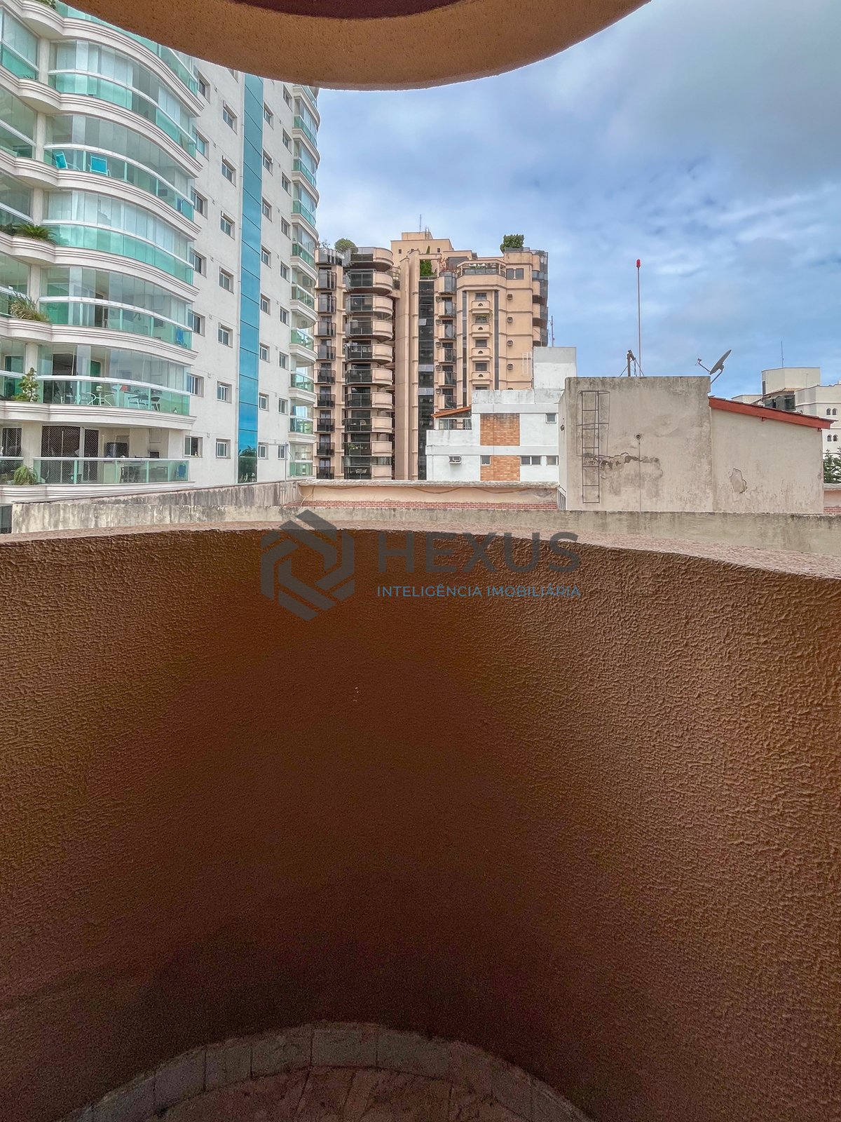 Foto 19 de Apartamento com varanda e lazer na Praia da Enseada, Guaruja