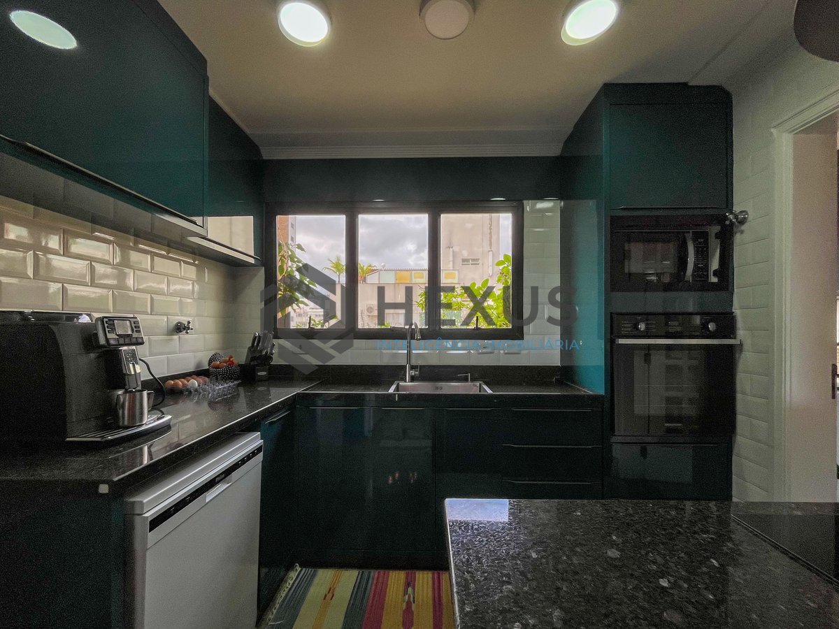 Foto 21 de Apartamento com varanda e lazer na Praia da Enseada, Guaruja