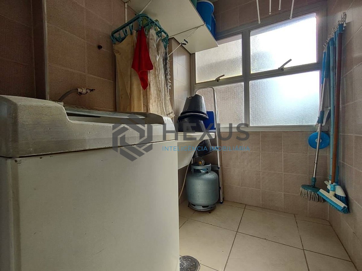 Foto 20 de Apartamento com varanda e lazer na Praia da Enseada, Guaruja