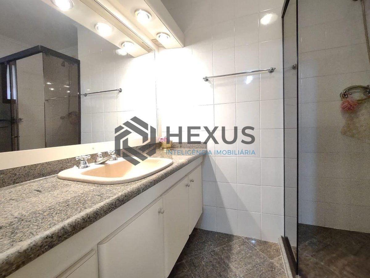Foto 15 de Apartamento com varanda e lazer na Praia da Enseada, Guaruja