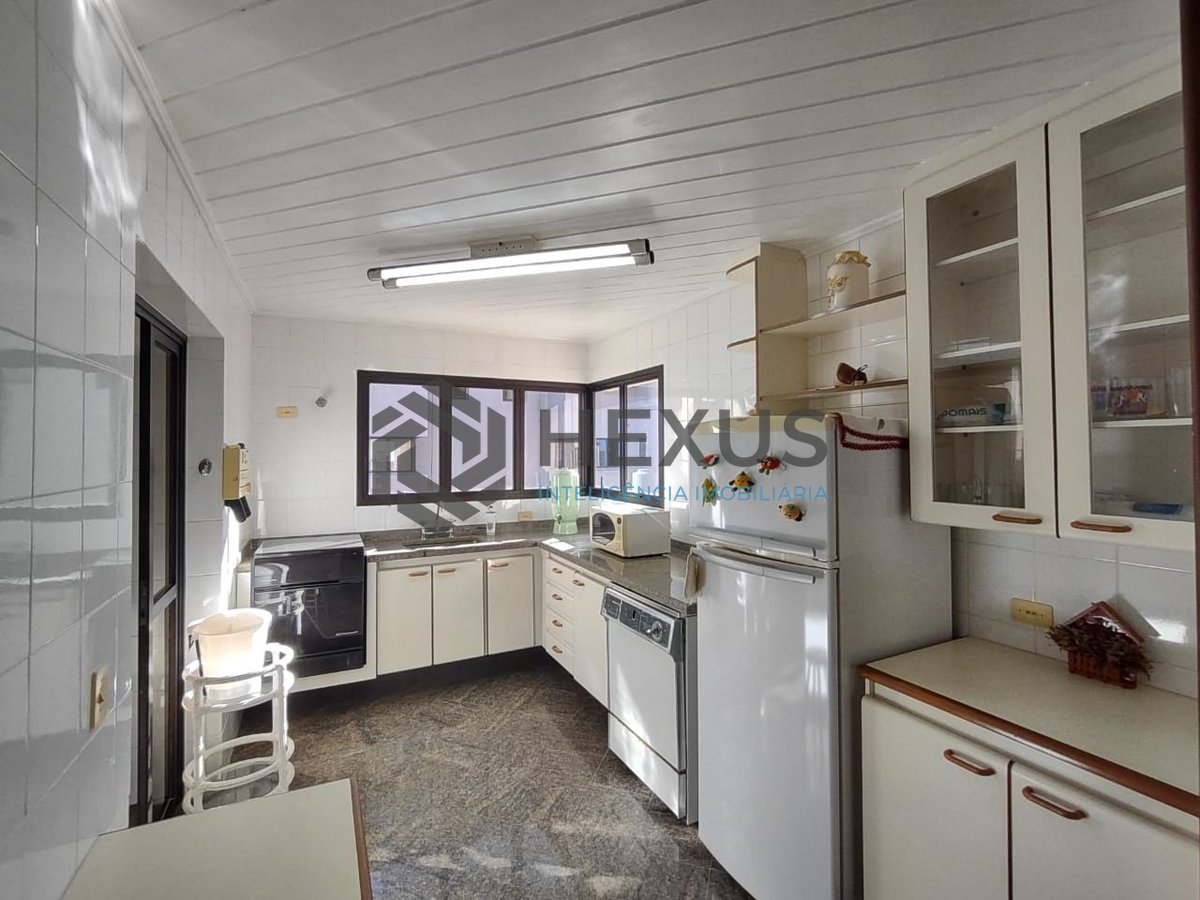 Foto 20 de Apartamento com varanda e lazer na Praia da Enseada, Guaruja