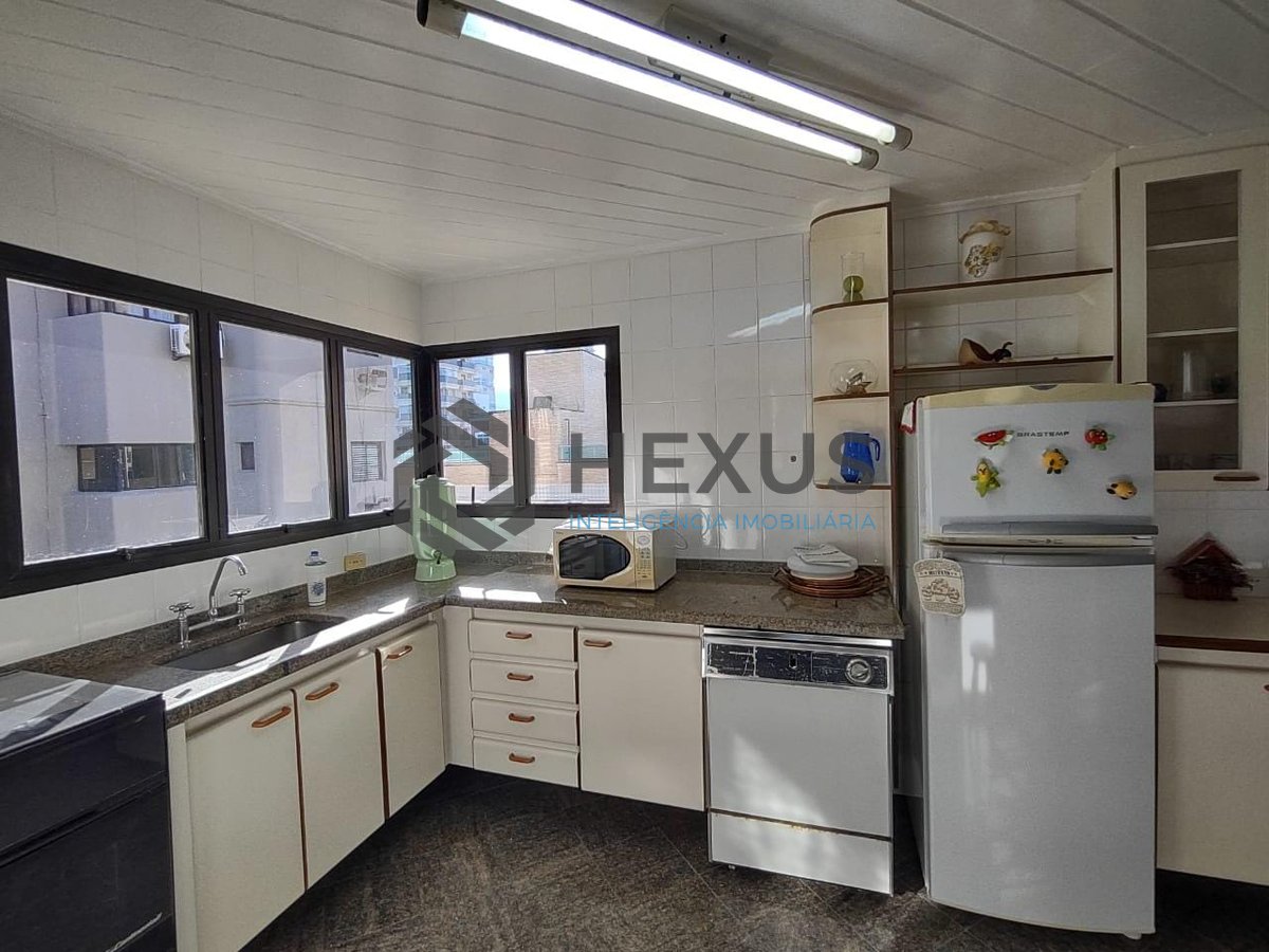 Foto 22 de Apartamento com varanda e lazer na Praia da Enseada, Guaruja