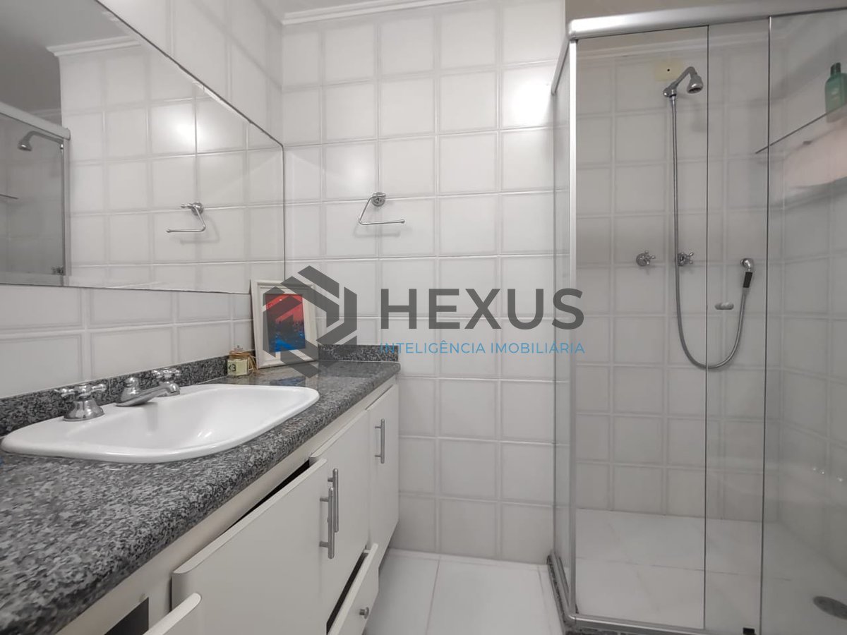 Foto 13 de Apartamento com varanda e lazer na Praia da Enseada, Guaruja