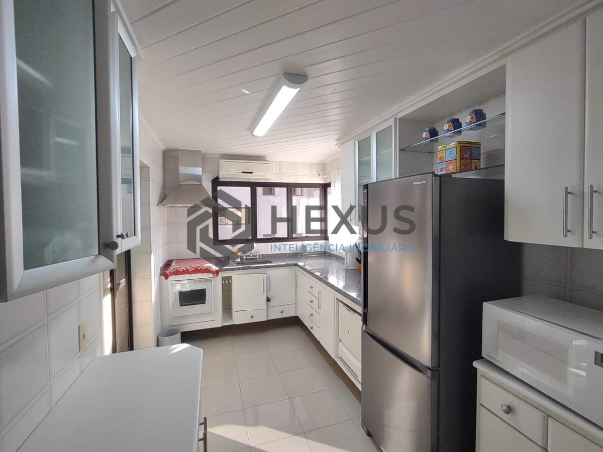 Foto 18 de Apartamento com varanda e lazer na Praia da Enseada, Guaruja