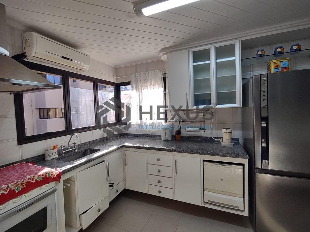 Foto 19 de Apartamento com varanda e lazer na Praia da Enseada, Guaruja