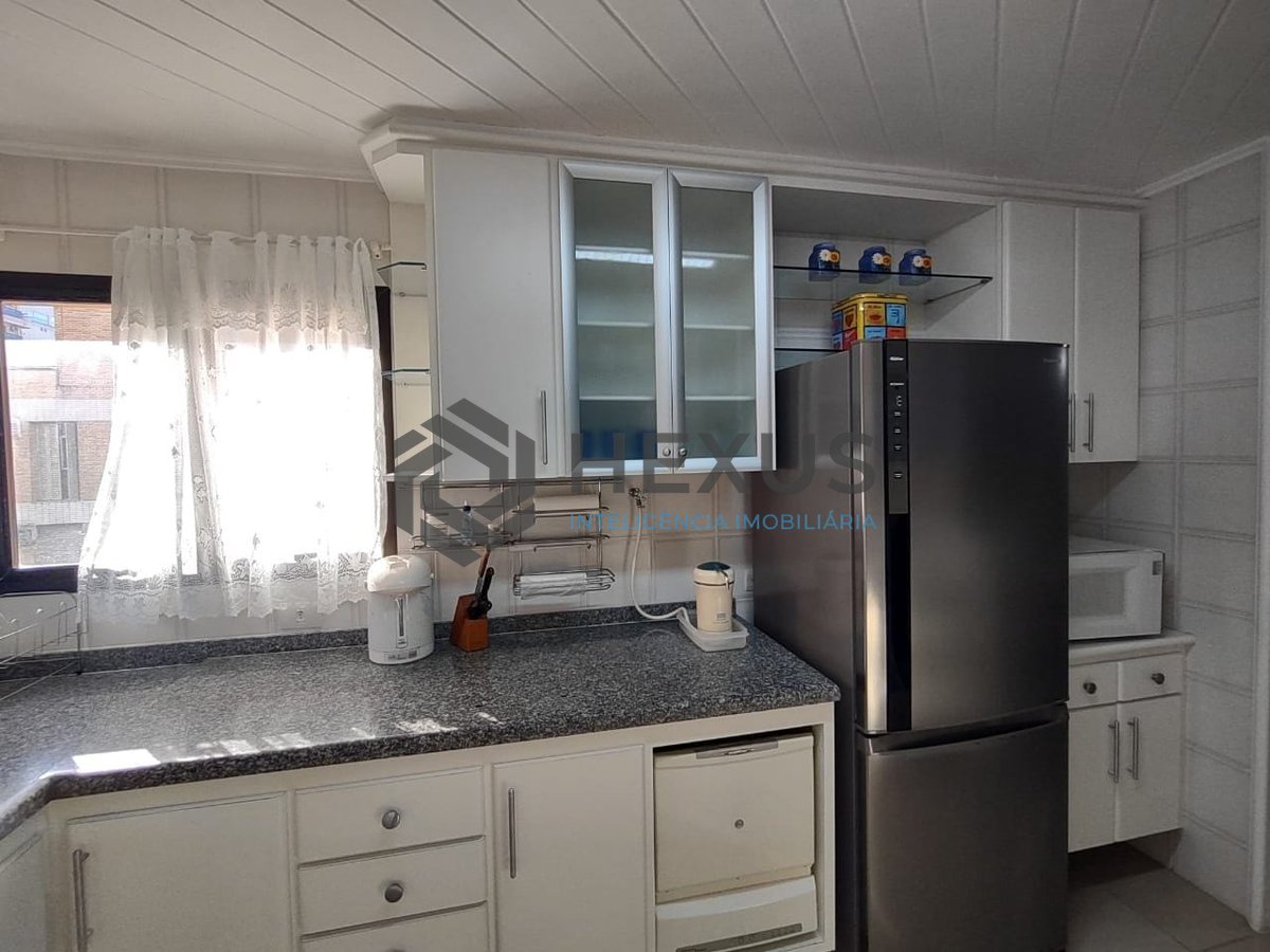 Foto 20 de Apartamento com varanda e lazer na Praia da Enseada, Guaruja