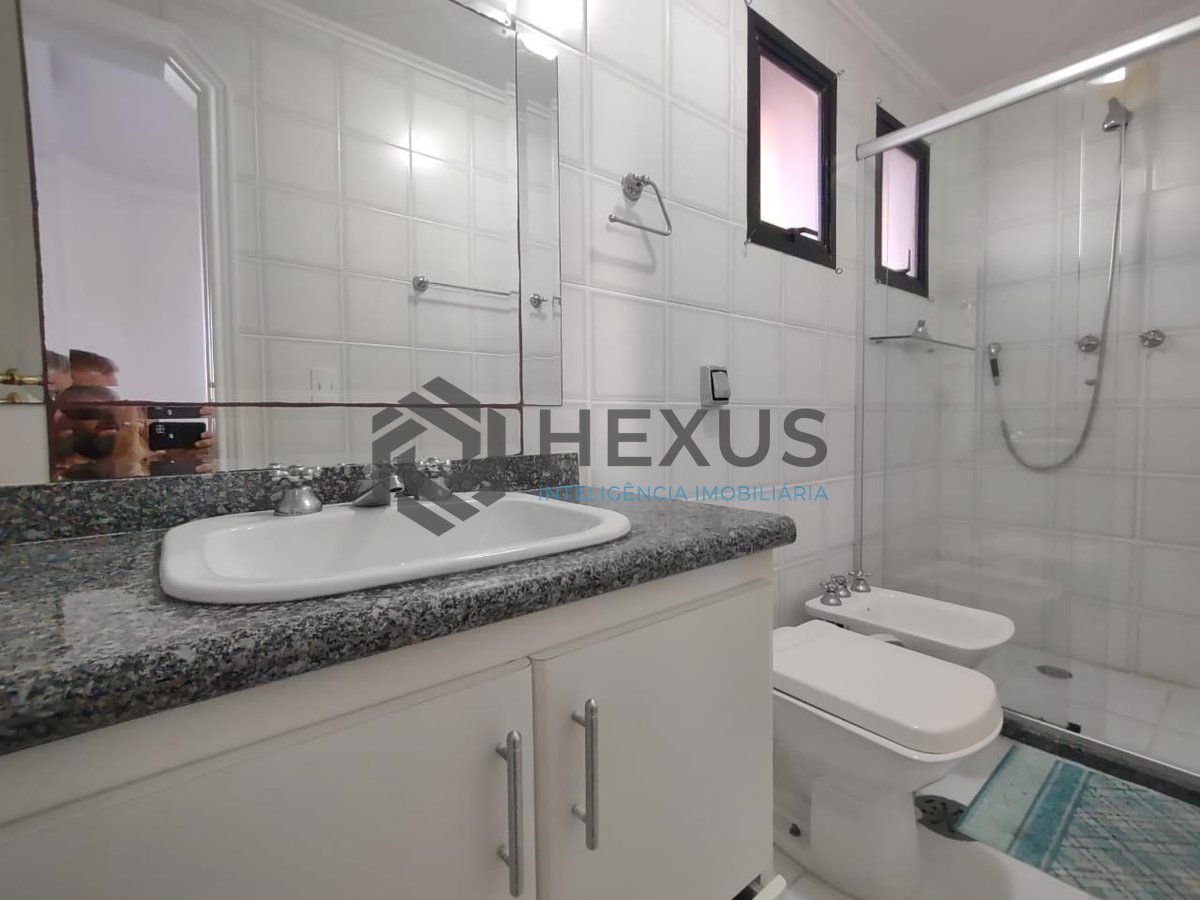 Foto 10 de Apartamento com varanda e lazer na Praia da Enseada, Guaruja