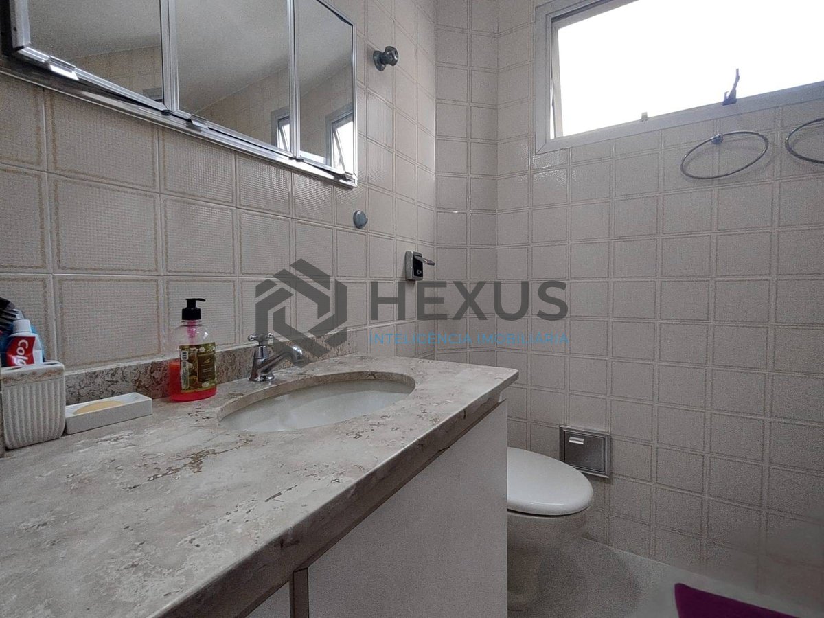 Foto 11 de Apartamento com varanda e lazer na Praia da Enseada, Guaruja