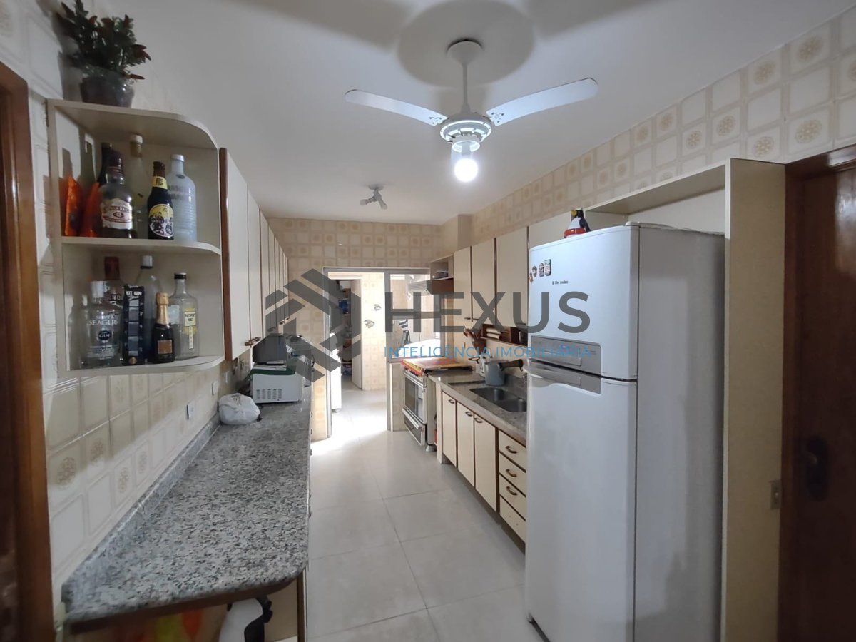 Foto 17 de Apartamento com varanda e lazer na Praia da Enseada, Guaruja