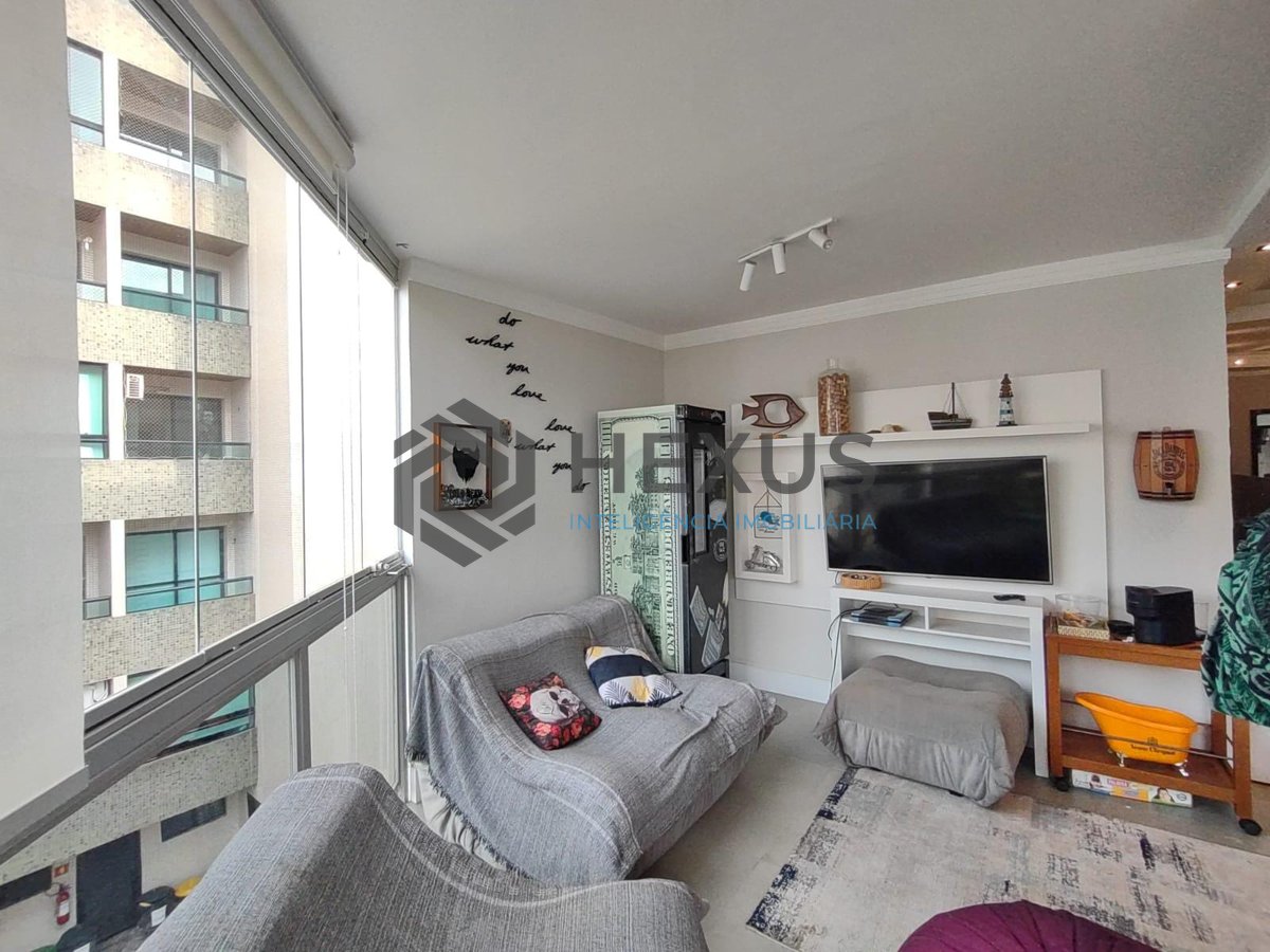 Foto 12 de Apartamento reformado com varanda gourmet e lazer na Praia da Enseada, Guaruja