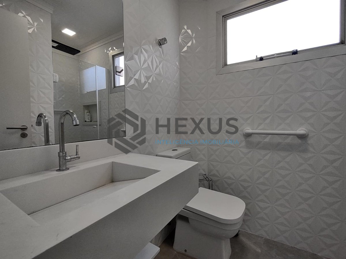 Foto 16 de Apartamento reformado com varanda gourmet e lazer na Praia da Enseada, Guaruja