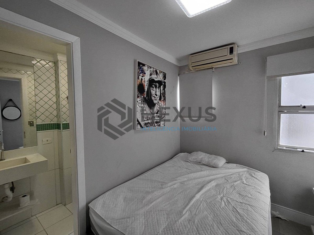 Foto 17 de Apartamento reformado com varanda gourmet e lazer na Praia da Enseada, Guaruja