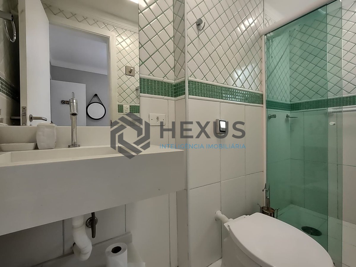 Foto 18 de Apartamento reformado com varanda gourmet e lazer na Praia da Enseada, Guaruja