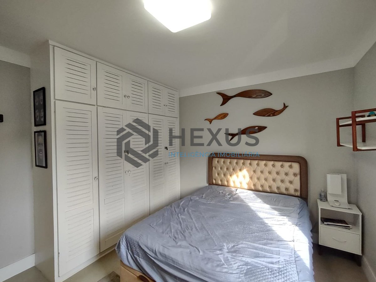 Foto 19 de Apartamento reformado com varanda gourmet e lazer na Praia da Enseada, Guaruja