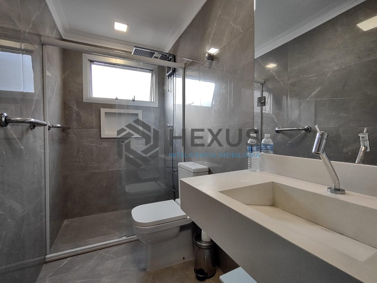 Foto 21 de Apartamento reformado com varanda gourmet e lazer na Praia da Enseada, Guaruja