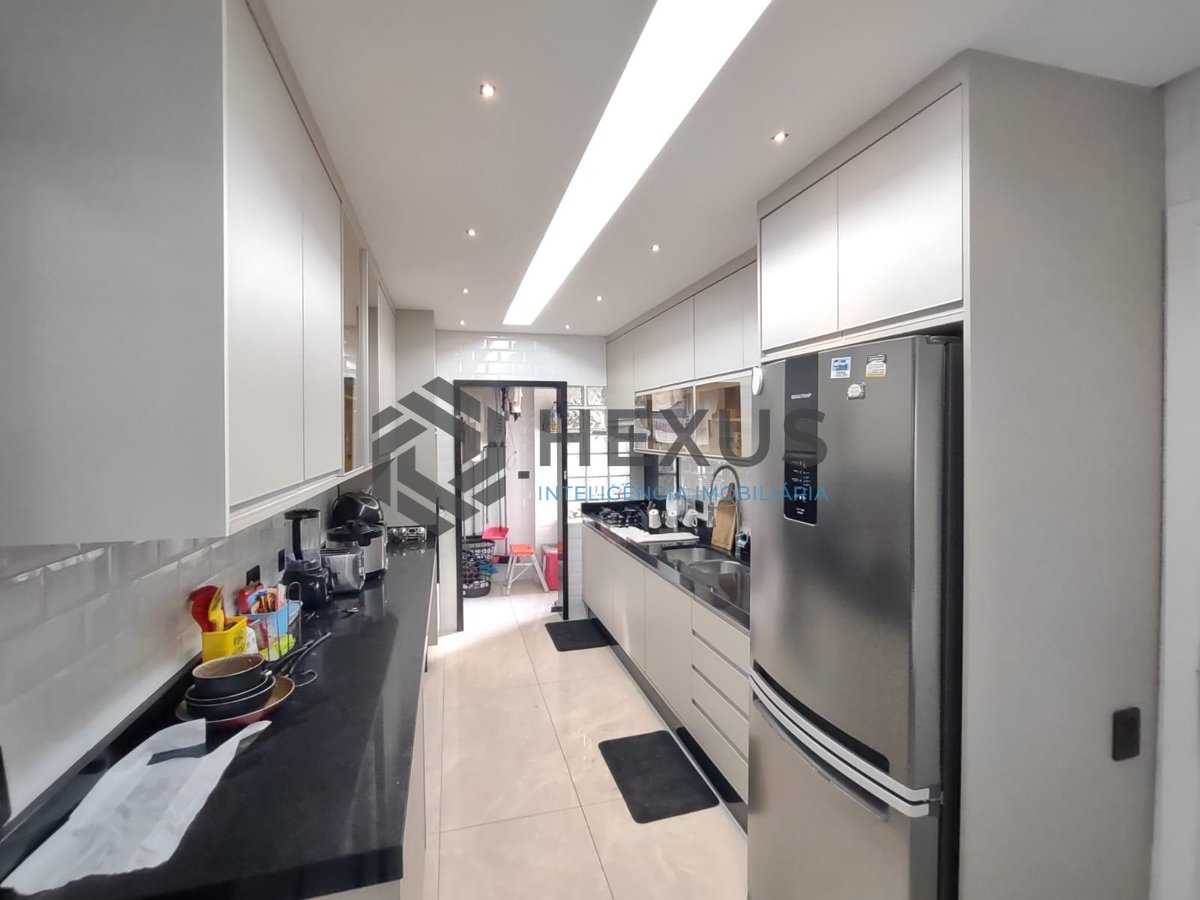 Foto 22 de Apartamento reformado com varanda gourmet e lazer na Praia da Enseada, Guaruja