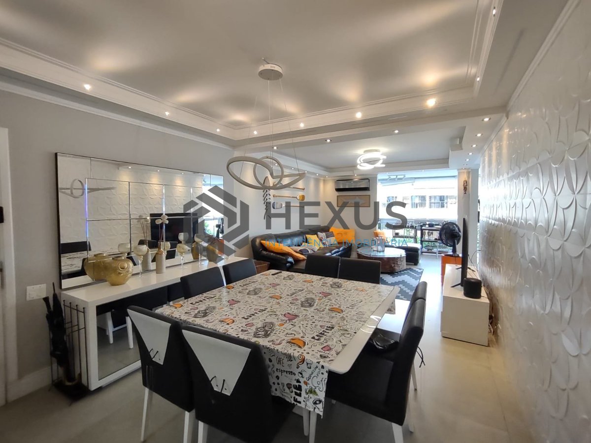 Foto 4 de Apartamento reformado com varanda gourmet e lazer na Praia da Enseada, Guaruja