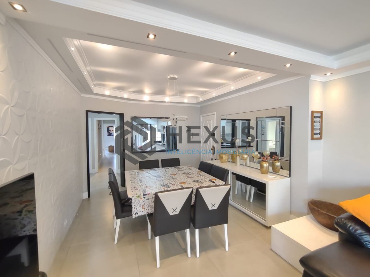 Foto 10 de Apartamento reformado com varanda gourmet e lazer na Praia da Enseada, Guaruja