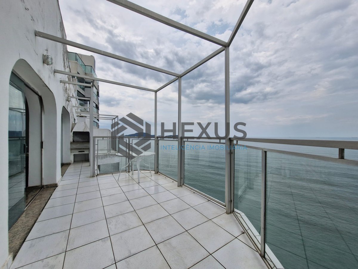 Foto 2 de Apartamento reformado frente mar com varanda na Praia das Pitangueiras, Guaruja