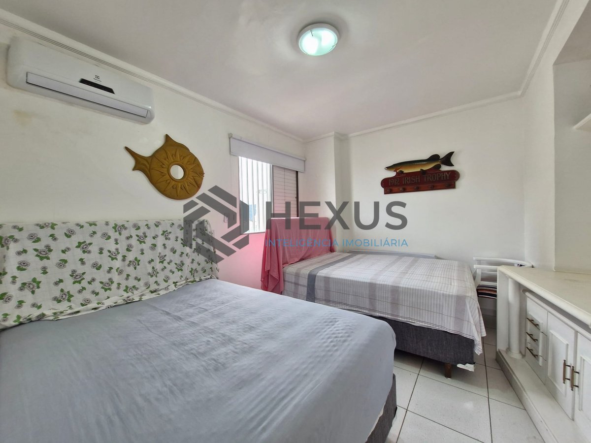 Foto 15 de Apartamento reformado frente mar com varanda na Praia das Pitangueiras, Guaruja