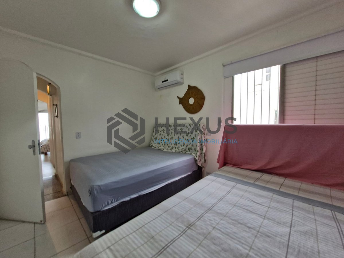 Foto 16 de Apartamento reformado frente mar com varanda na Praia das Pitangueiras, Guaruja