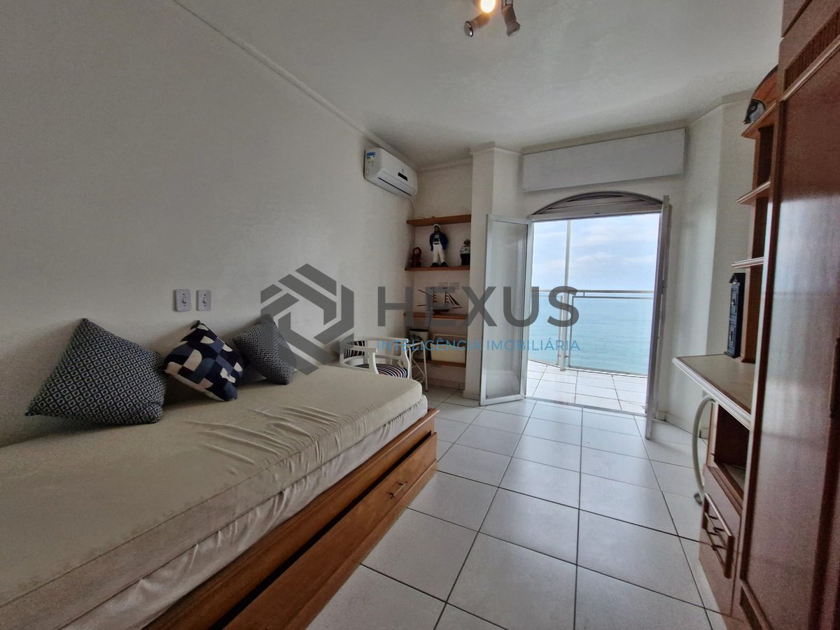 Foto 17 de Apartamento reformado frente mar com varanda na Praia das Pitangueiras, Guaruja