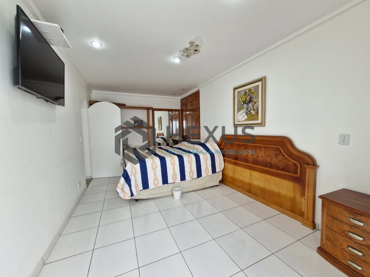 Foto 21 de Apartamento reformado frente mar com varanda na Praia das Pitangueiras, Guaruja