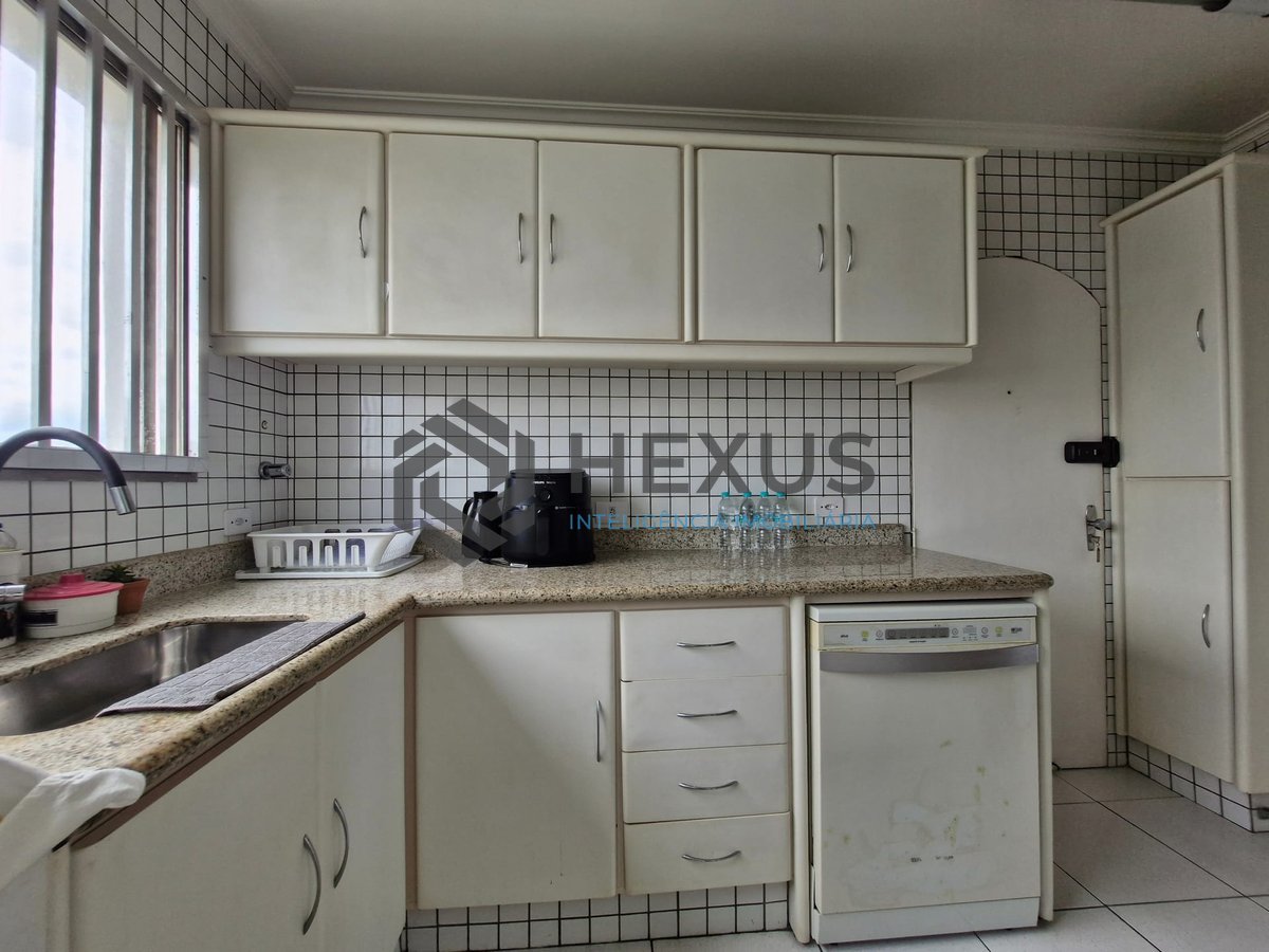 Foto 26 de Apartamento reformado frente mar com varanda na Praia das Pitangueiras, Guaruja