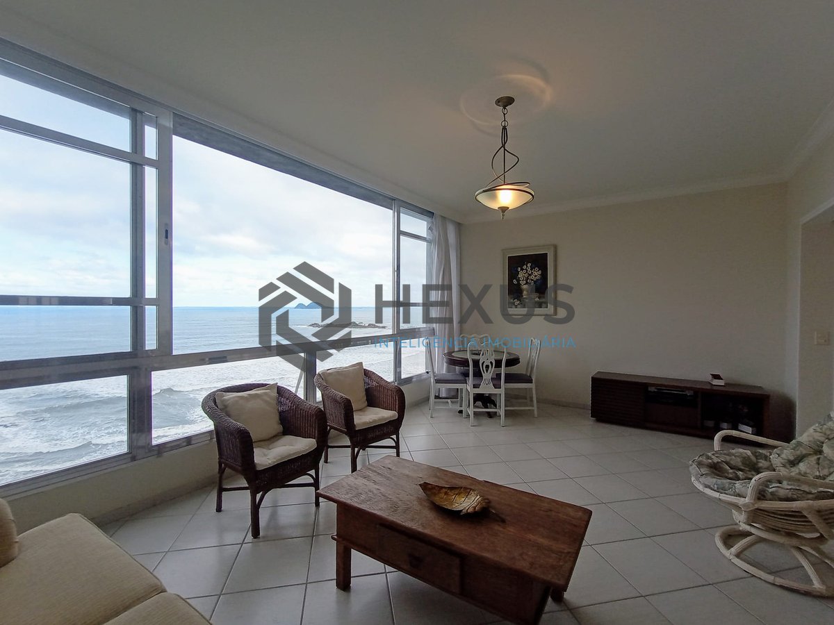 Foto 2 de Apartamento reformado frente mar na Praia das Pitangueiras, Guaruja