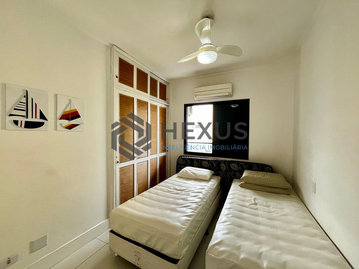 Foto 16 de Apartamento reformado com varanda e lazer na Praia das Pitangueiras, Guaruja