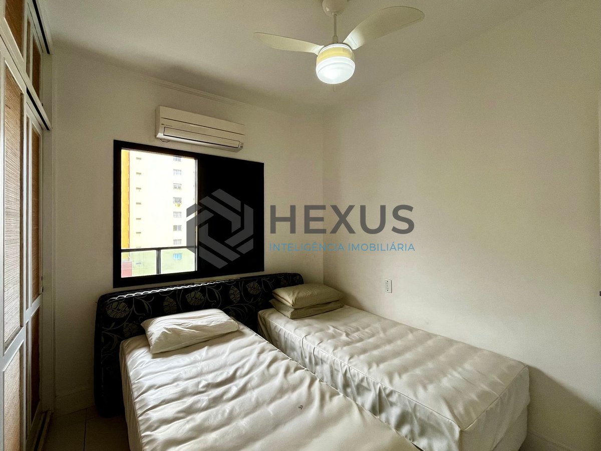 Foto 17 de Apartamento reformado com varanda e lazer na Praia das Pitangueiras, Guaruja