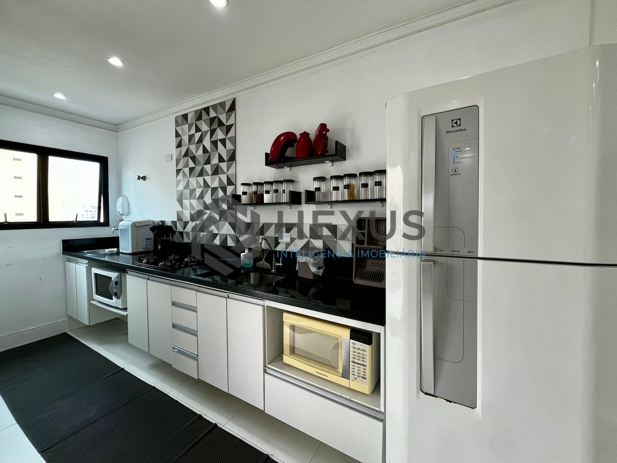 Foto 18 de Apartamento reformado com varanda e lazer na Praia das Pitangueiras, Guaruja