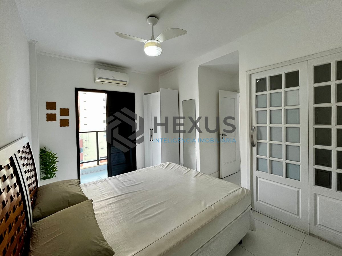 Foto 10 de Apartamento reformado com varanda e lazer na Praia das Pitangueiras, Guaruja