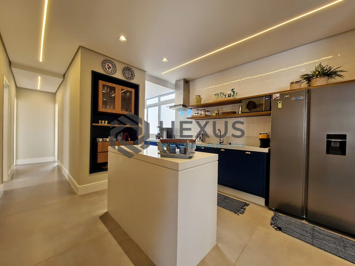 Foto 10 de Apartamento reformado frente mar com varanda na Praia das Pitangueiras, Guaruja
