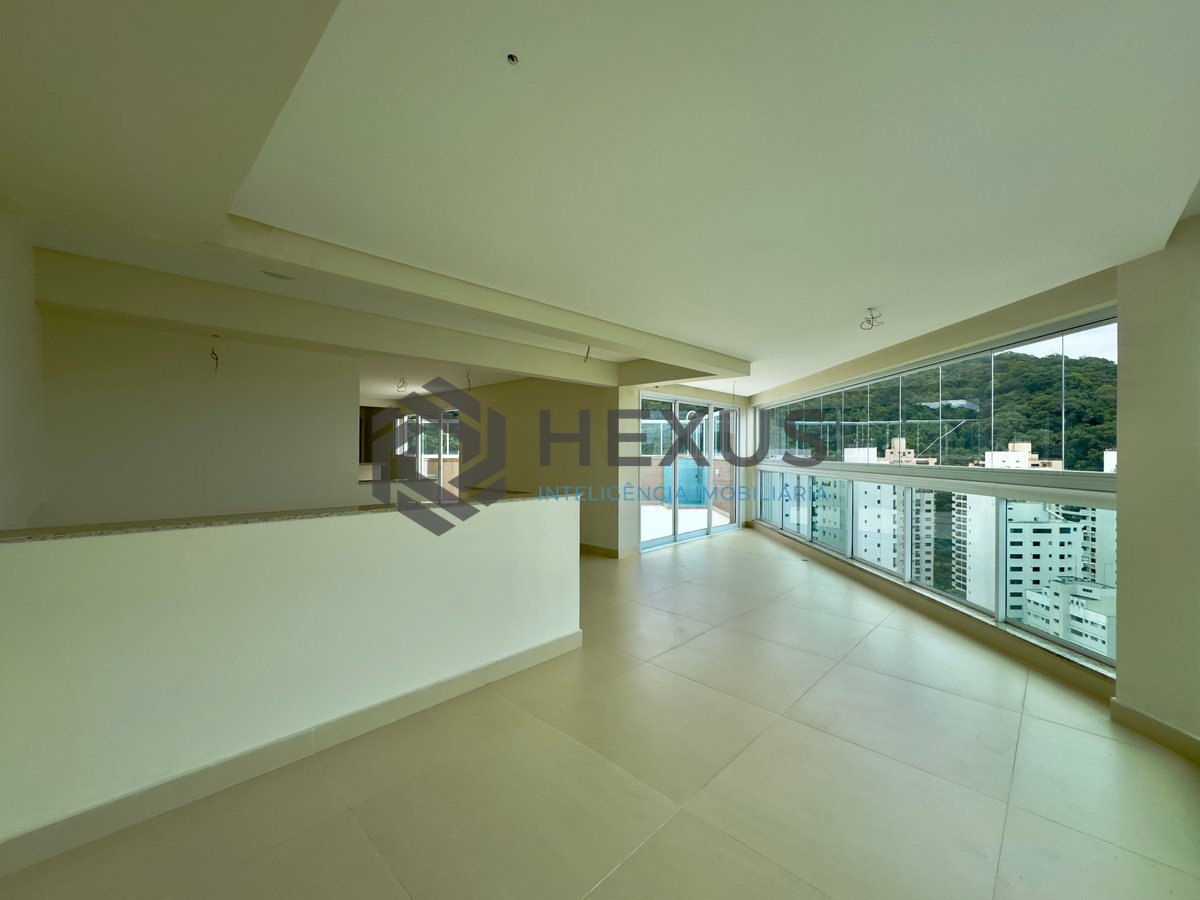 Foto 4 de Cobertura duplex com piscina e varanda gourmet vista mar e lazer na Praia das Pitangueiras, Guaruja