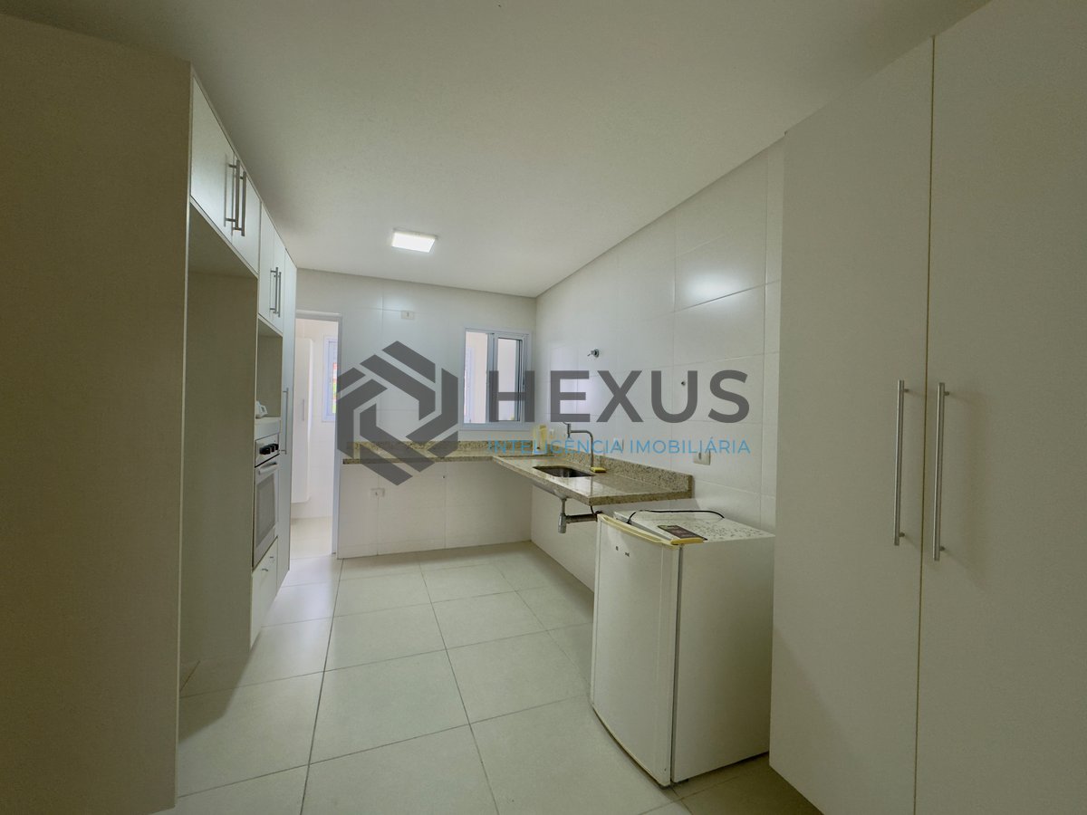 Foto 11 de Apartamento reformado com varanda gourmet e lazer na Praia das Pitangueiras, Guaruja