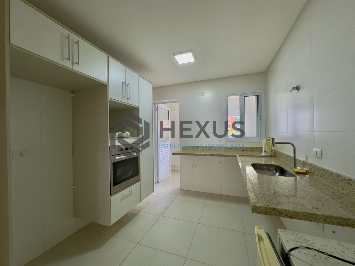 Foto 14 de Apartamento reformado com varanda gourmet e lazer na Praia das Pitangueiras, Guaruja
