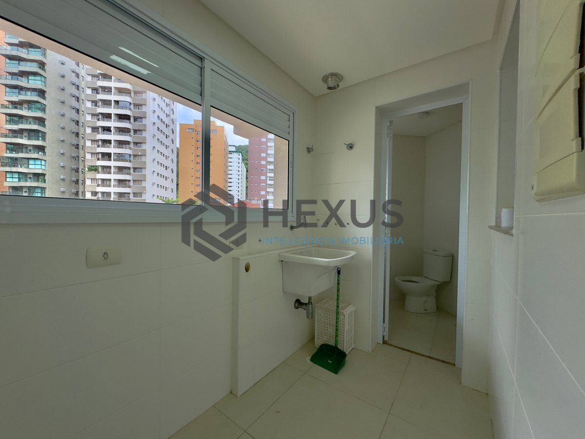 Foto 29 de Apartamento reformado com varanda gourmet e lazer na Praia das Pitangueiras, Guaruja
