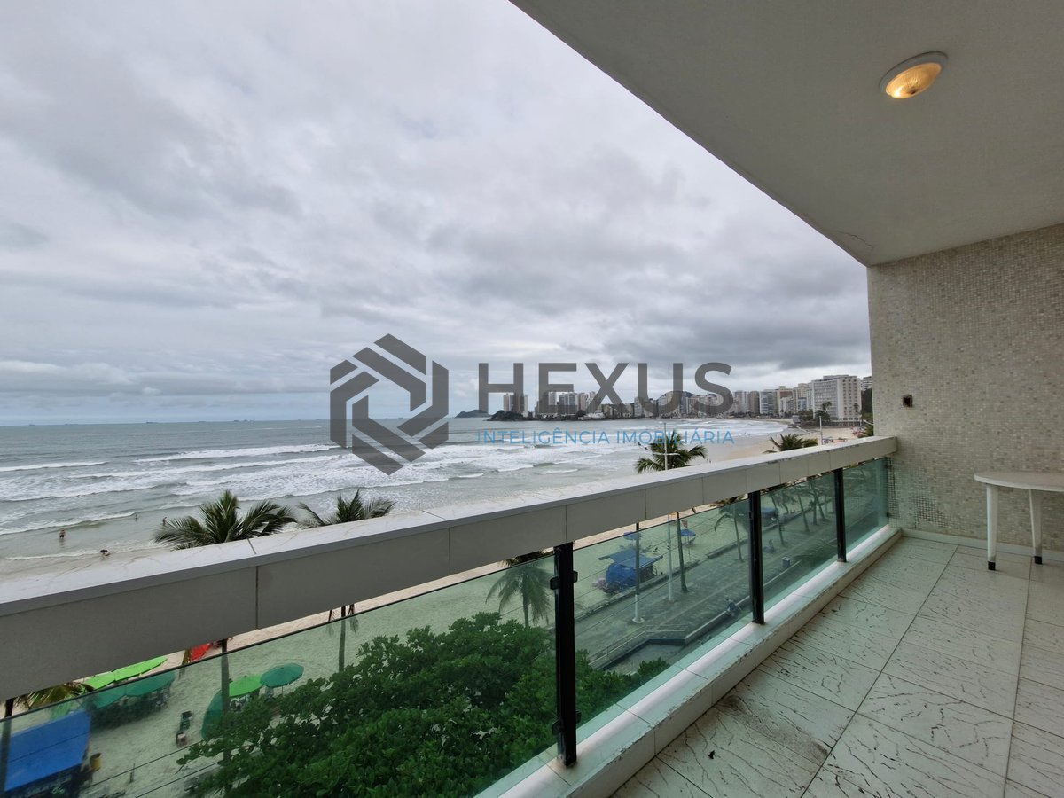 Foto 2 de Apartamento reformado frente mar com varanda na Praia das Pitangueiras, Guaruja