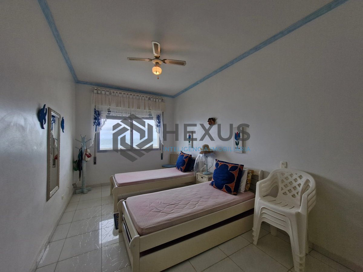 Foto 12 de Apartamento reformado frente mar com varanda na Praia das Pitangueiras, Guaruja