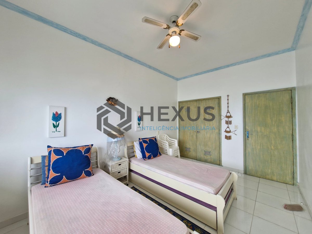 Foto 13 de Apartamento reformado frente mar com varanda na Praia das Pitangueiras, Guaruja