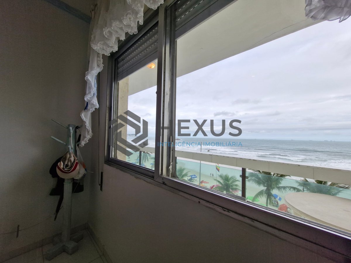 Foto 14 de Apartamento reformado frente mar com varanda na Praia das Pitangueiras, Guaruja