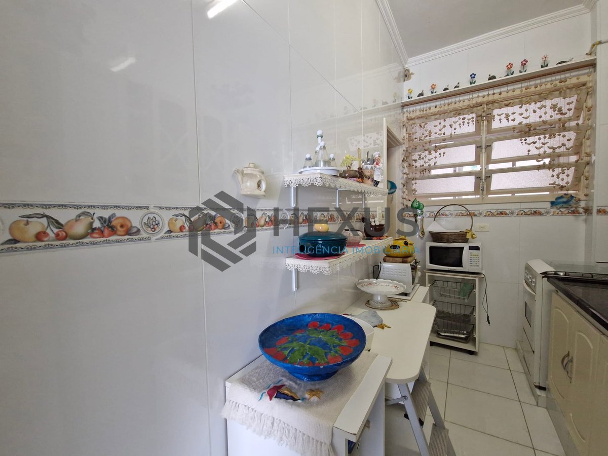 Foto 17 de Apartamento reformado frente mar com varanda na Praia das Pitangueiras, Guaruja