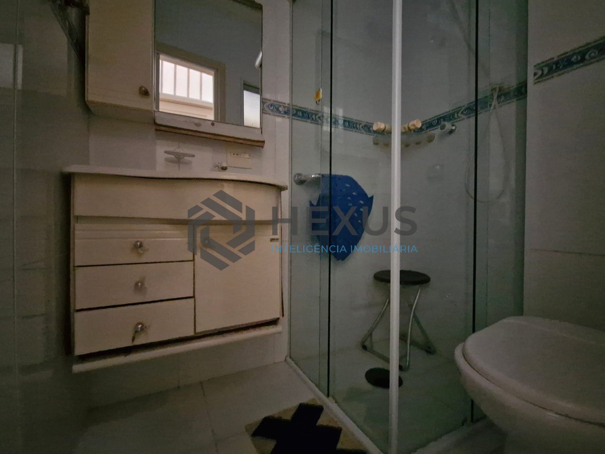 Foto 19 de Apartamento reformado frente mar com varanda na Praia das Pitangueiras, Guaruja