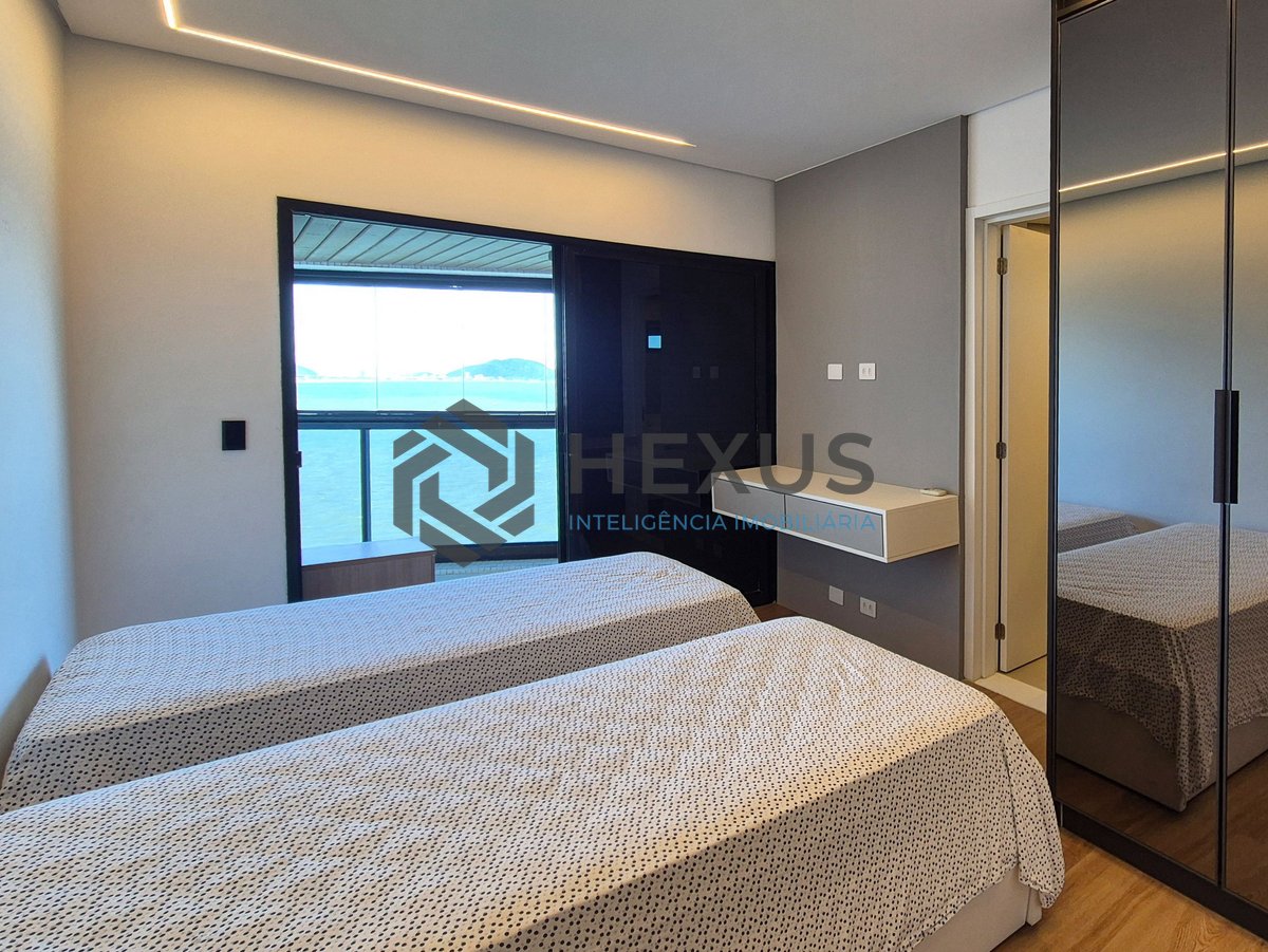 Foto 23 de Apartamento reformado frente mar com piscina na varanda na Praia das Asturias, Guaruja